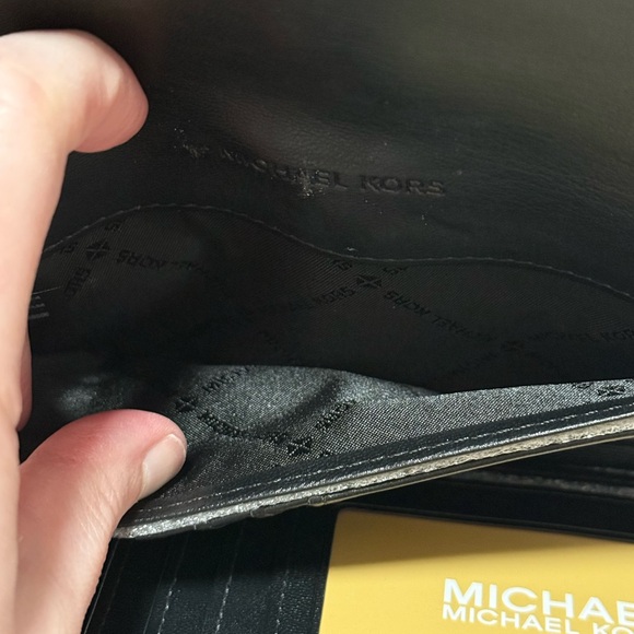 NWT Michael Kors Jet Set Travel Large Quilted Tri-Fold Wallet in Black - Picture 11 of 11